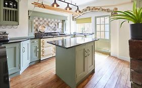 Host & Stay - Beckside
